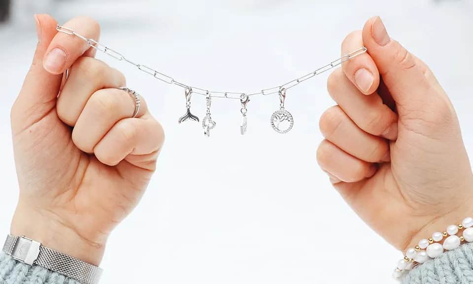 Jak wyczyścić srebrną biżuterię – proste metody na idealny blask