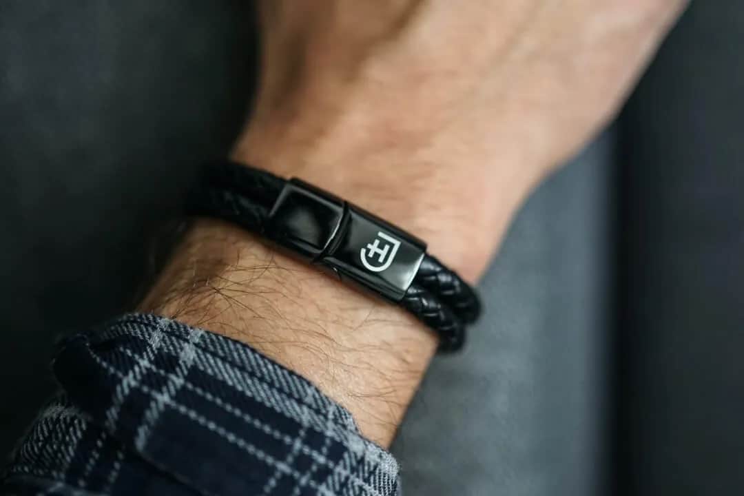 Bransoletka męska na której ręce - wybierz najlepiej dla siebie