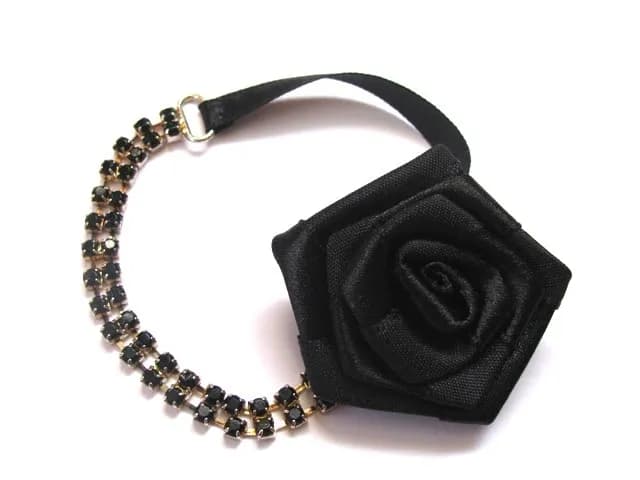 Jak zrobić bransoletkę z ramiączka od stanika w prosty sposób