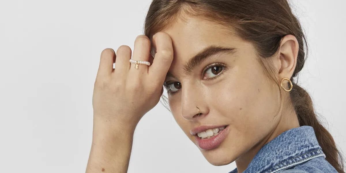 Jak zmienić kolczyk w nosie bez ryzyka podrażnień i bólu