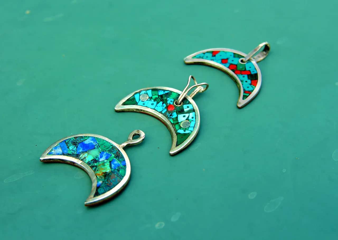 Lunula naszyjnik znaczenie: symbolika, historia i moc kobiecości