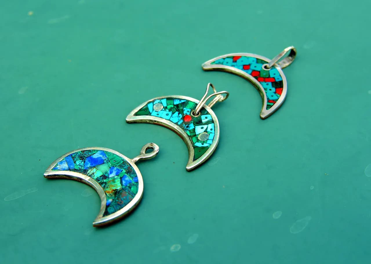 Lunula naszyjnik znaczenie: symbolika, historia i moc kobiecości