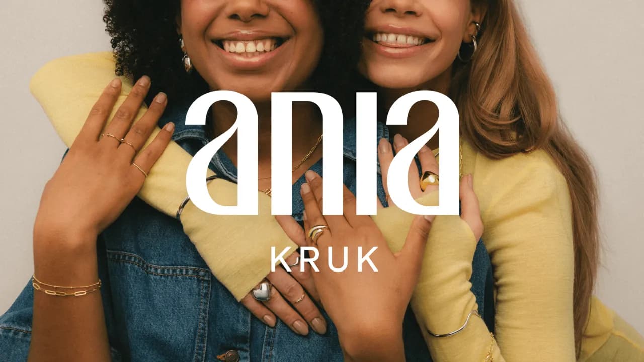 Jakie są modne naszyjniki? Odkryj najnowsze trendy i style