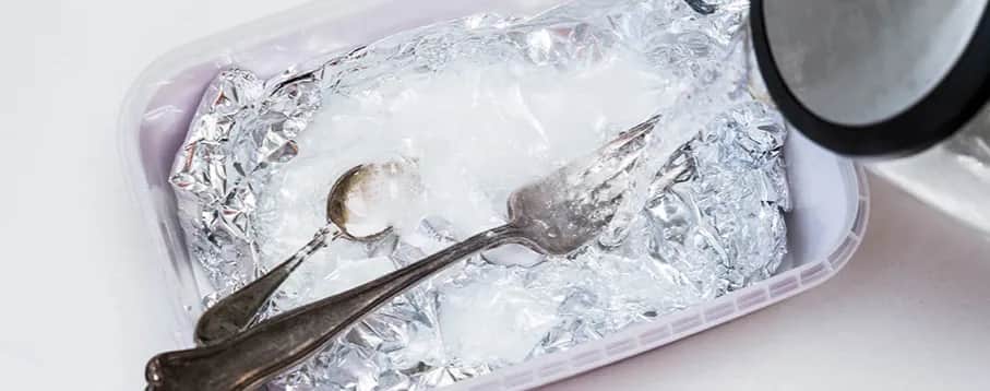 Skuteczne sposoby na to, czym czyścić srebrną biżuterię w domu