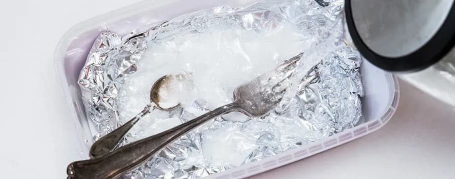 Skuteczne sposoby na to, czym czyścić srebrną biżuterię w domu