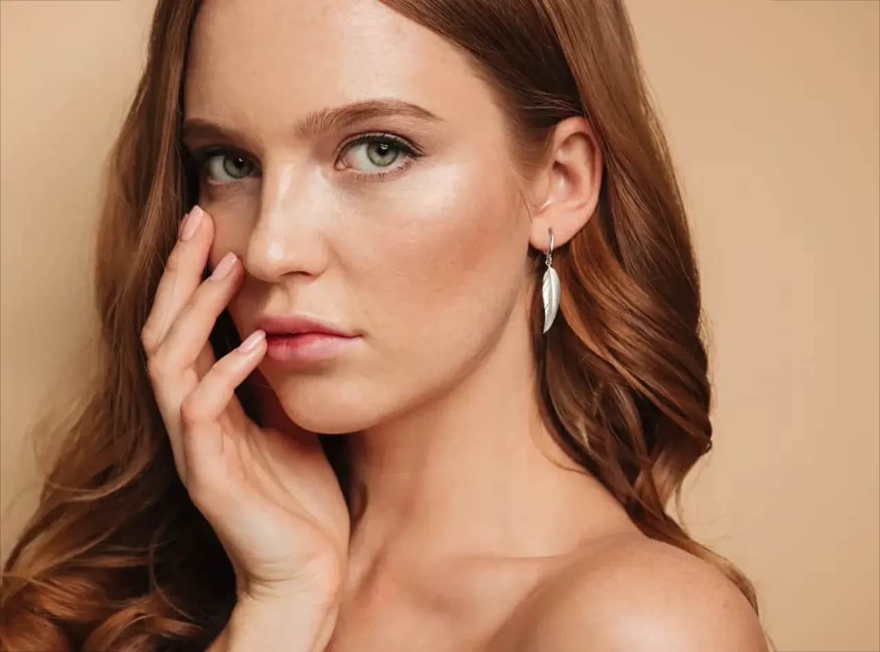 Co oznacza pióro w biżuterii? Odkryj jego głębokie znaczenie