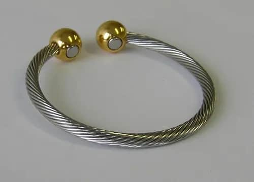 Jak nosić bransoletkę magnetyczną, aby uniknąć błędów i cieszyć się korzyściami