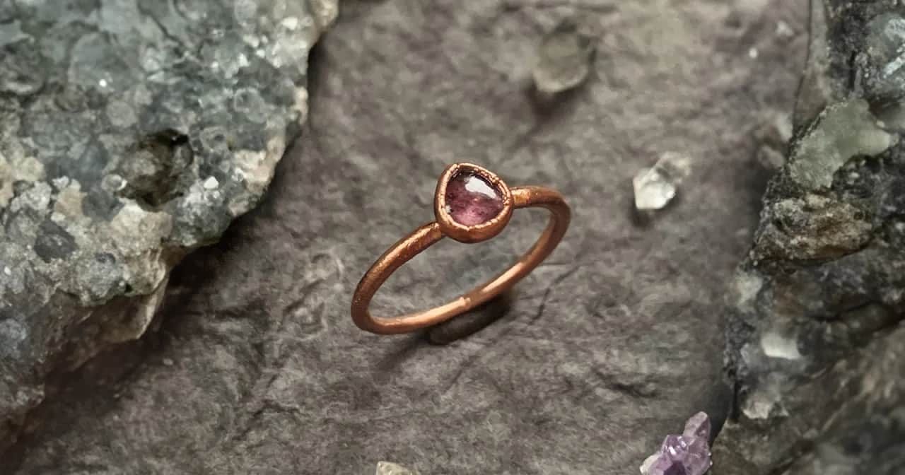 Jak czyścić miedzianą biżuterię i uniknąć jej ciemnienia?