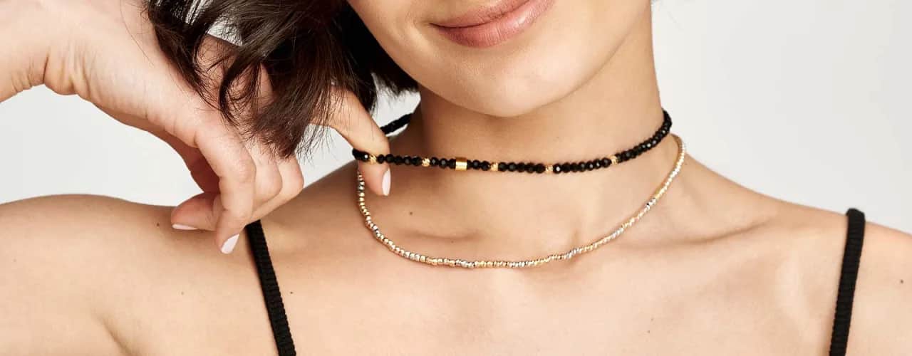 Krótki naszyjnik jak się nazywa: odkryj tajemnice chokera blisko szyi